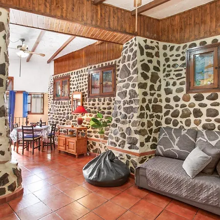 Casa Cueva Martin Holiday home